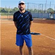 Istruttore Nazionale di tennis ancora in attività nei tornei propongo lezioni mirate per principianti e avanzati sia adulti e bambini